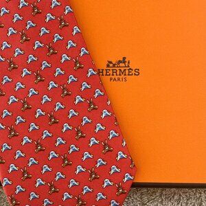 NEW IN BOX HERMES TIE - RED w/ BROWN BUNNY RABBITS & PLAYFUL LIGHT BLUE SEALS XL